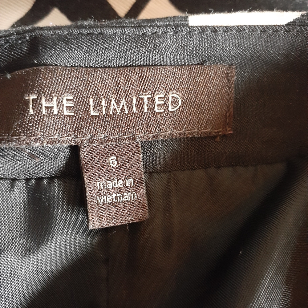 The Limited - Picture 4 of 4